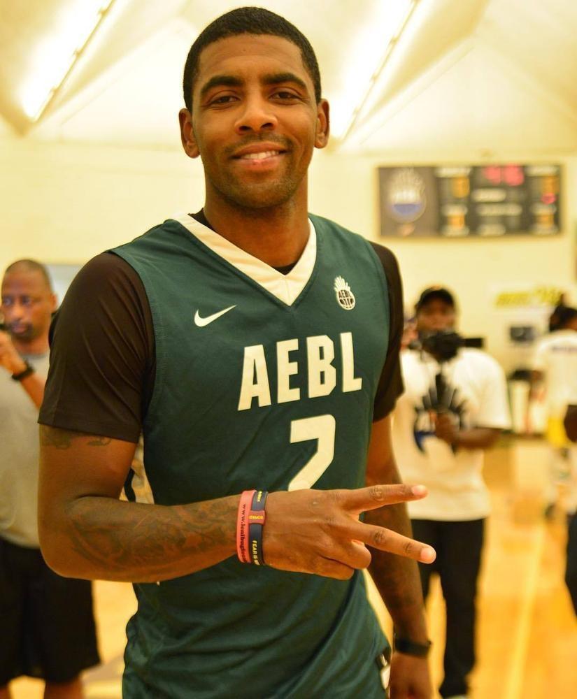 云南玉昆官宣续约赵宇豪徐宏杰 共绘足球新篇章（云南玉昆宣布与赵宇豪、徐宏杰续约 携手开启绿茵新征程）