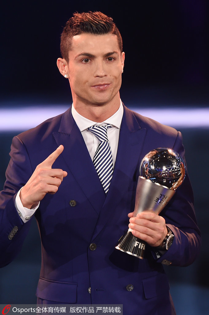 勇士官方：格林扭伤右脚，本场比赛不会回归