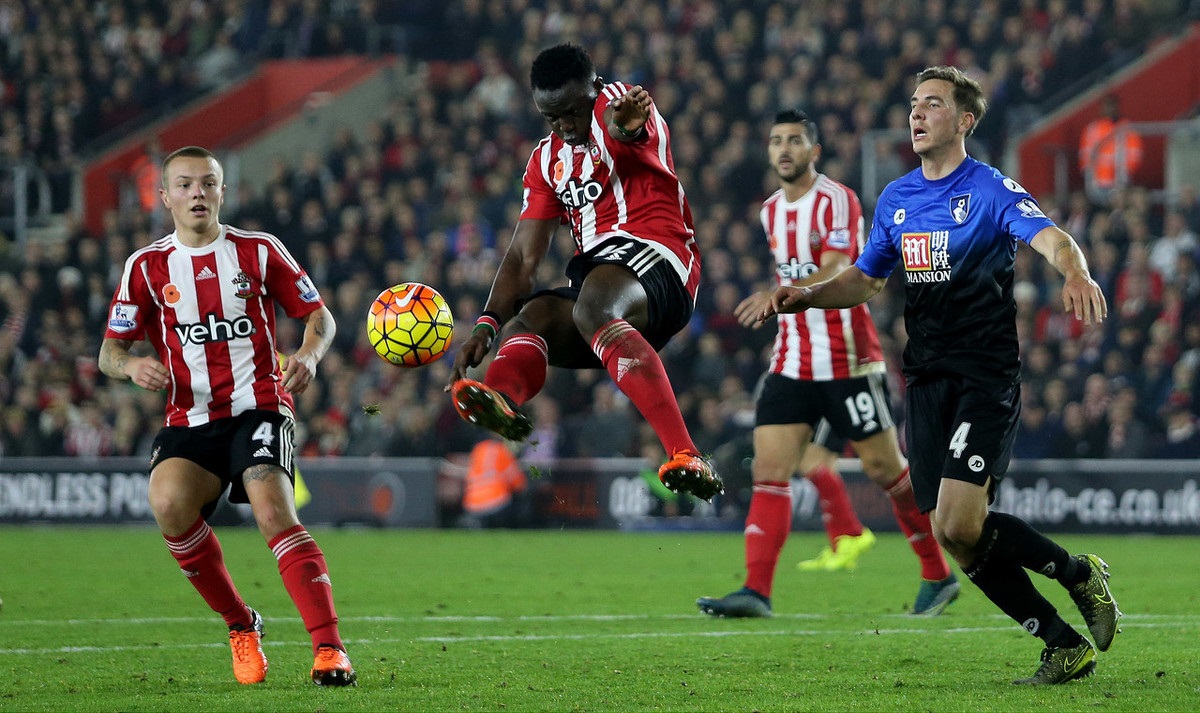 康宁汉姆携杜伦轮番冲击灰熊内线，率活塞开局轰10-4（康宁汉姆、杜伦交替杀伤灰熊内线，活塞开场打出10-4）