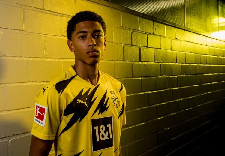 有了他，巴萨还需要花1亿买中锋吗？（有他坐镇，巴萨还要豪掷1亿引进中锋吗？）