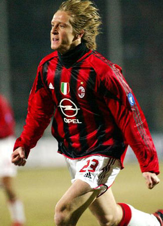 拜仁已连续19场联赛进球2+，有望追平自己保持的德甲纪录（拜仁联赛已19场至少进两球，剑指追平其保持的德甲纪录）