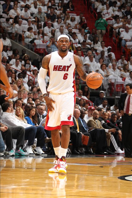 米兰vs拉齐奥：莱奥搭档恩昆库，莫德里奇、拉比奥出战（米兰对阵拉齐奥：莱奥联手恩昆库，莫德里奇、拉比奥登场）