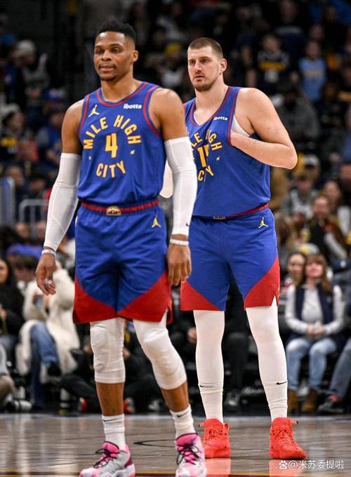 足球中超球队旅程曝光，航班延误引不满（中超球队行程曝光，航班延误惹不满）