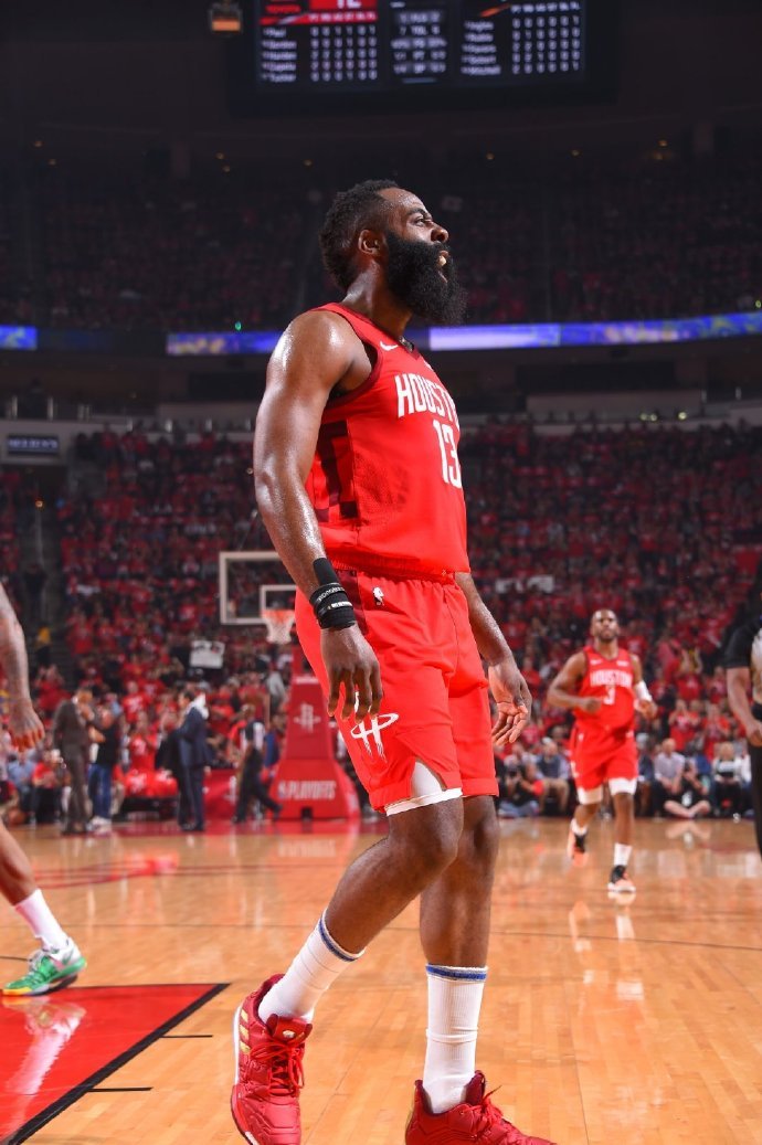 沙特记者：萨拉赫冬窗加盟沙特联赛近乎不可能，除非有奇迹（沙特记者称：除非出现奇迹，萨拉赫今冬几乎不可能转投沙特联赛）