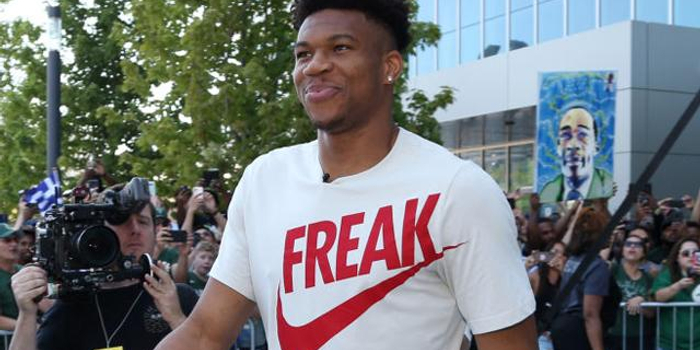 西班牙2025年队内射手榜：奥亚萨瓦尔9球第1，梅里诺8球第2（西班牙队2025年度射手榜：奥亚萨瓦尔9球领跑，梅里诺8球紧随）