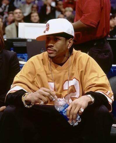 半场3-0萨格勒布迪纳摩，贝蒂斯队史第二次欧战上半时打进3球（贝蒂斯半场3-0领先萨格勒布迪纳摩，队史第二次在欧战上半场打入三球）