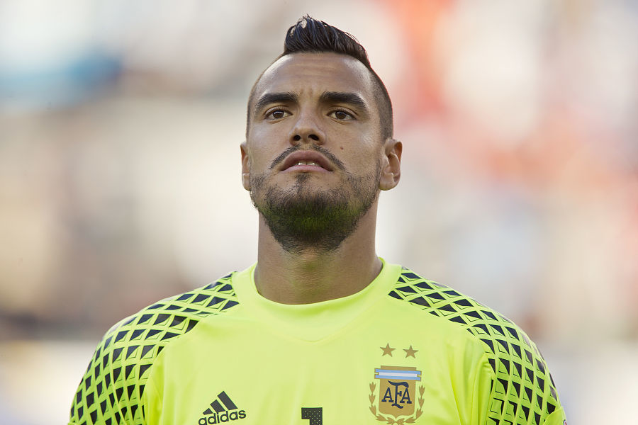 国乒香港训练！王楚钦一身黄好亮眼，莎莎苦练反手，陈幸同回归（国乒香港集训：王楚钦黄装吸睛，莎莎苦练反手，陈幸同回归）