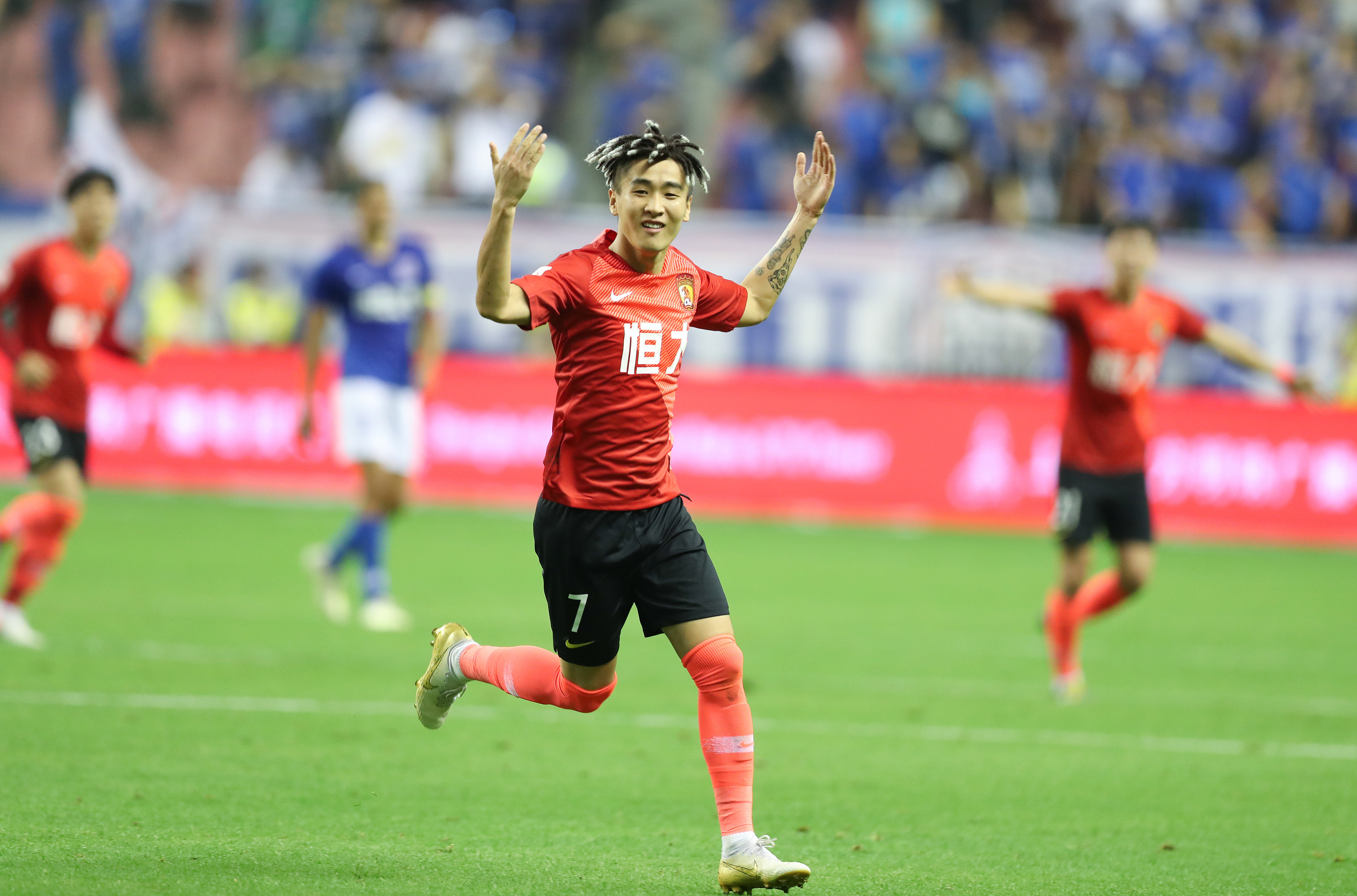 渝媒介绍重庆铜梁龙冲超庆典：也是新股东形象的首次集中展示（重庆媒体解读铜梁龙冲超庆典：新股东形象首次集中亮相）