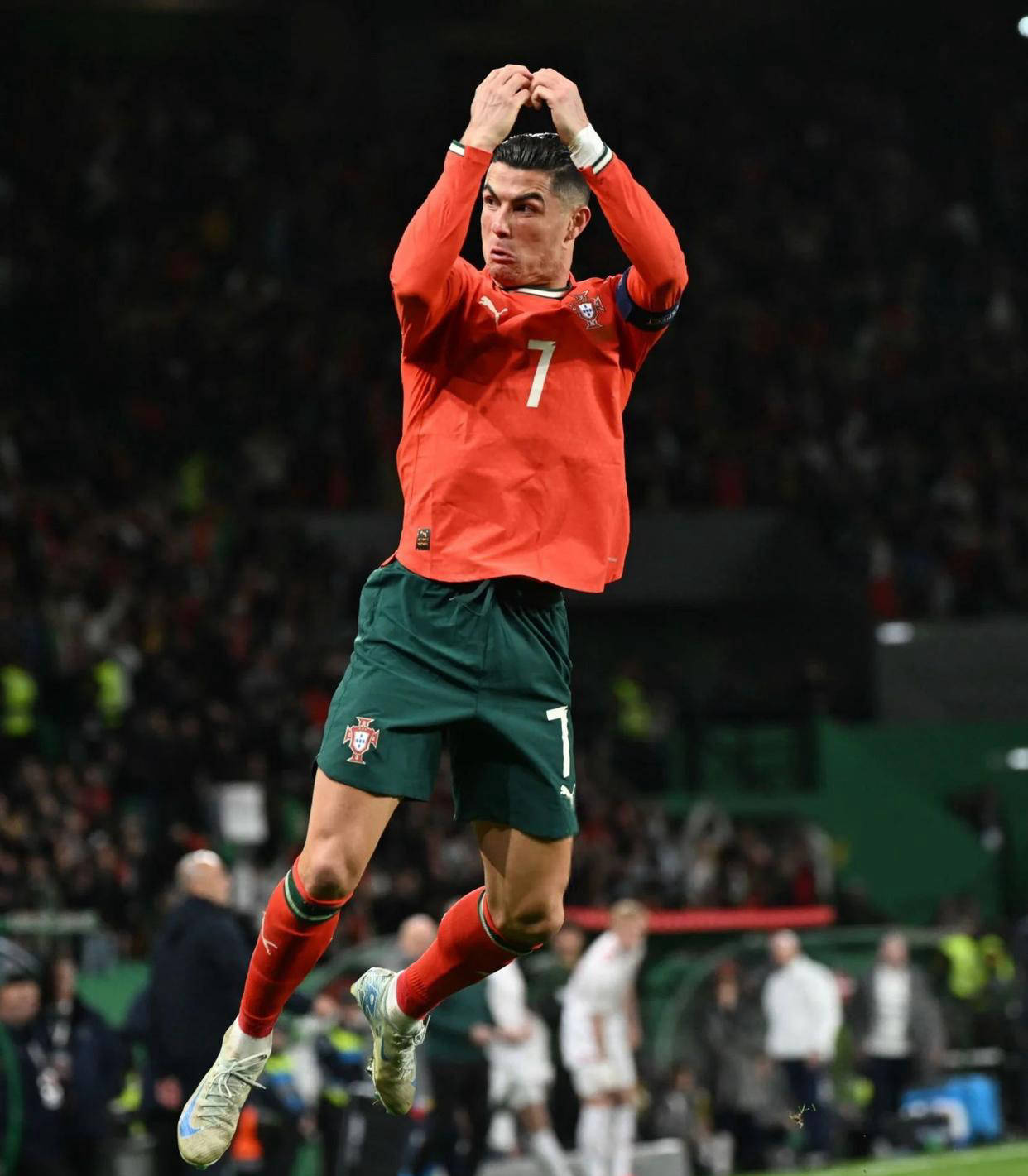 卡拉格：对阿诺德离开利物浦感到失望；祝福阿隆索在皇马成功（卡拉格：对阿诺德离队感到失落，盼阿隆索在皇马取得成功）