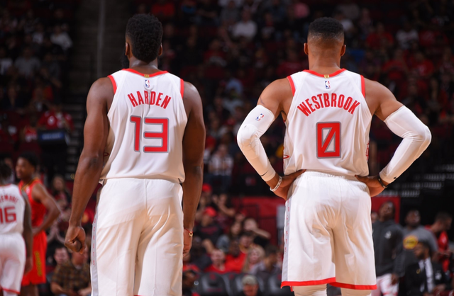 国乒三连冠 感恩幕后英雄（国乒豪取三连冠，致敬幕后功臣）