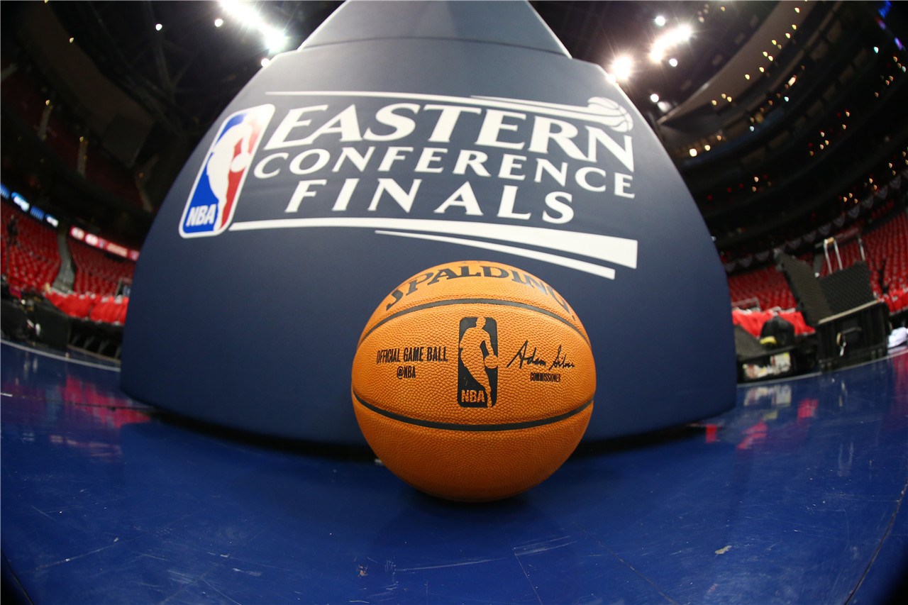 记者：海港对奥斯卡健康状况高度关切，通过多种方式表达慰问（记者称海港高度关注奥斯卡健康状况 多种方式传递慰问）