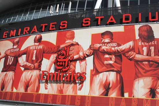 前锋连续两轮破门，全队士气高涨（前锋连场建功，球队士气飙升）